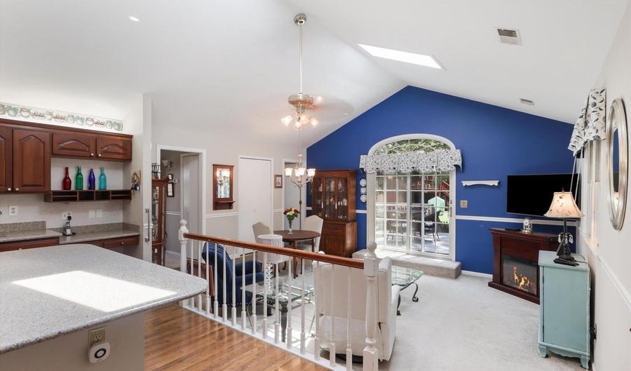 7131 MURRAY Ln, Annandale, VA 22003 - 6 Beds, 3 Bath
