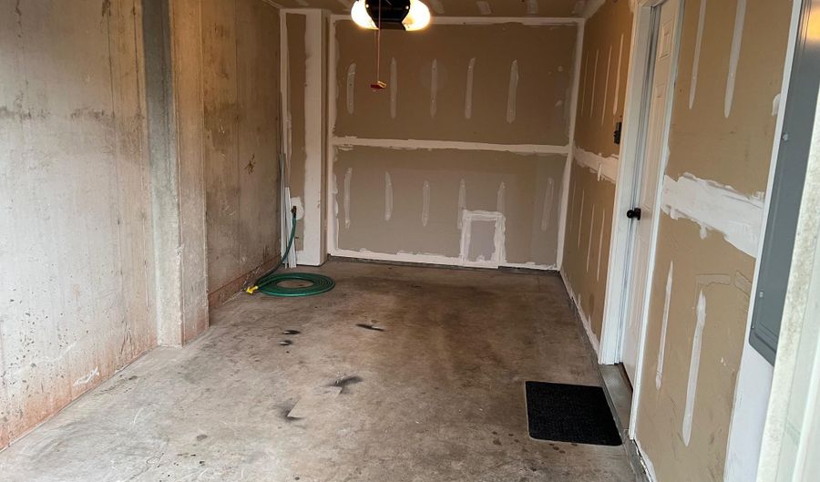 2702 ORCHARD VIEW Rd, Reading, PA 19606 - 3 Beds, 2 Bath