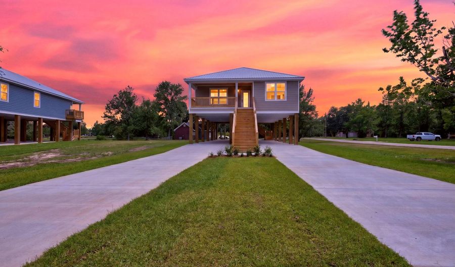 10113 Bald Eagle Dr, Biloxi, MS 39532 - 3 Beds, 2 Bath