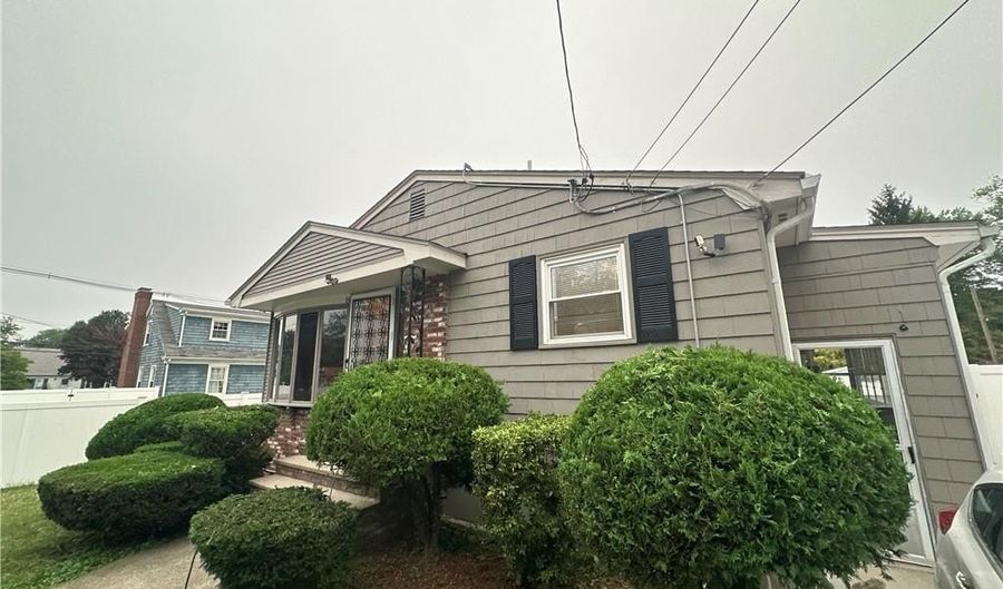8 Ashby St, Johnston, RI 02919 - 4 Beds, 1 Bath