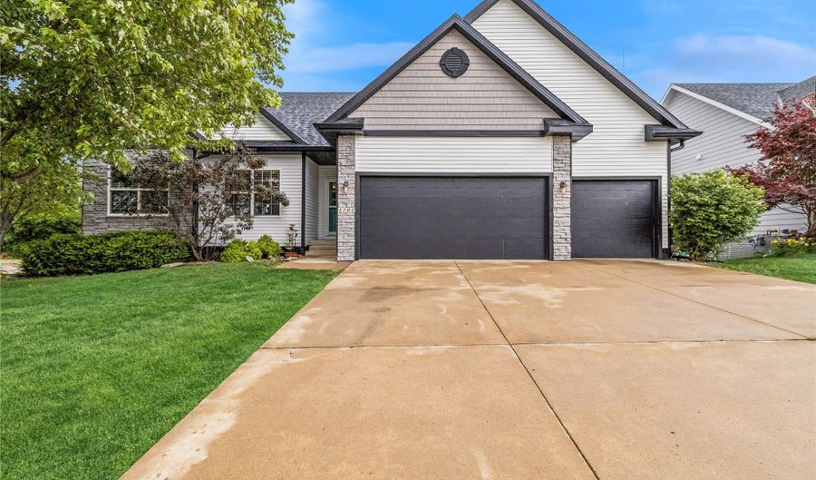 1701 2nd Ave SW, Altoona, IA 50009 - 3 Beds, 2 Bath
