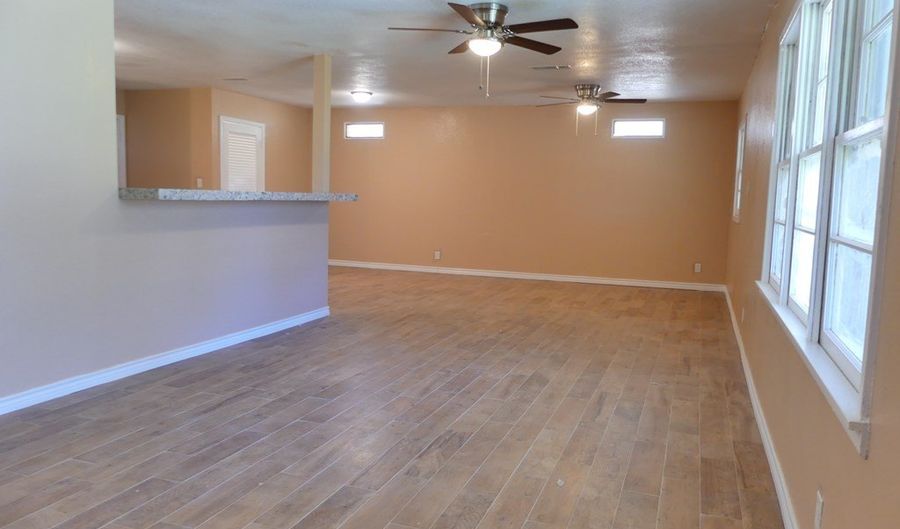 809 NW 10th St, Andrews, TX 79714 - 3 Beds, 2 Bath