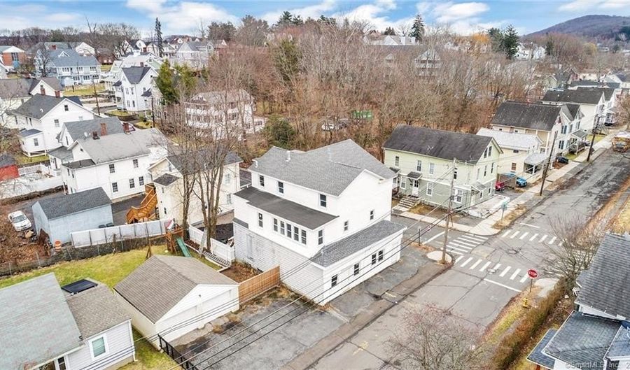 33 William St, Danbury, CT 06810 - 6 Beds, 4 Bath