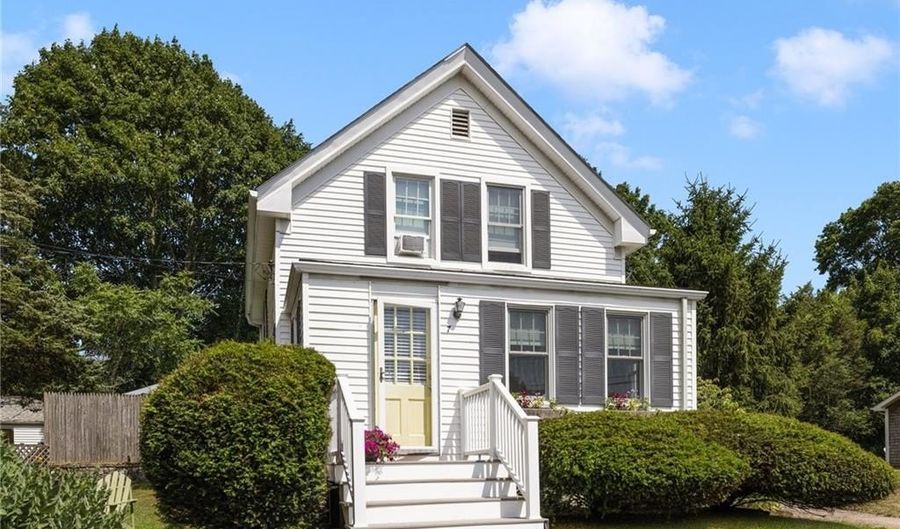 7 Pleasant Vw, Jamestown, RI 02835 - 3 Beds, 2 Bath