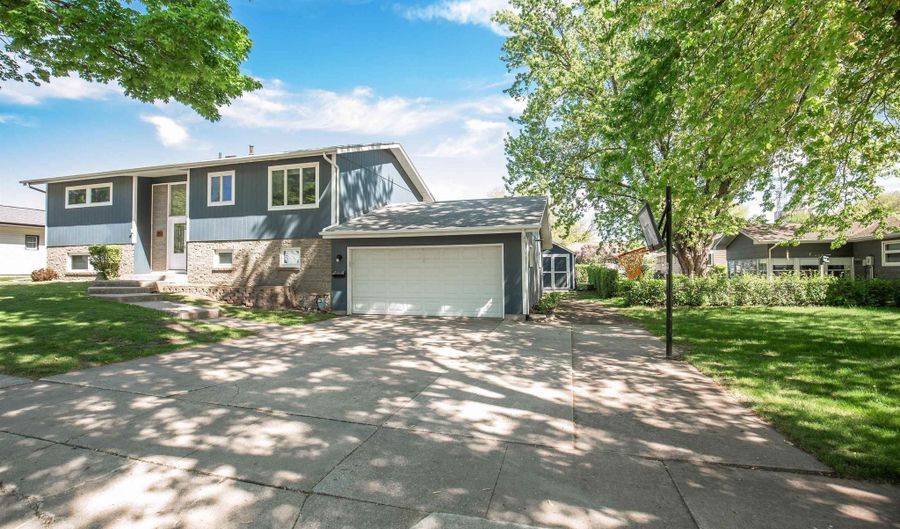 711 E Chubb St, Algona, IA 50511 - 3 Beds, 3 Bath