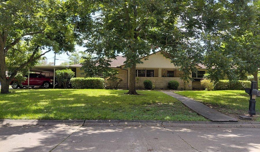 736 NORTHRIDGE, Angleton, TX 77515 - 3 Beds, 2 Bath
