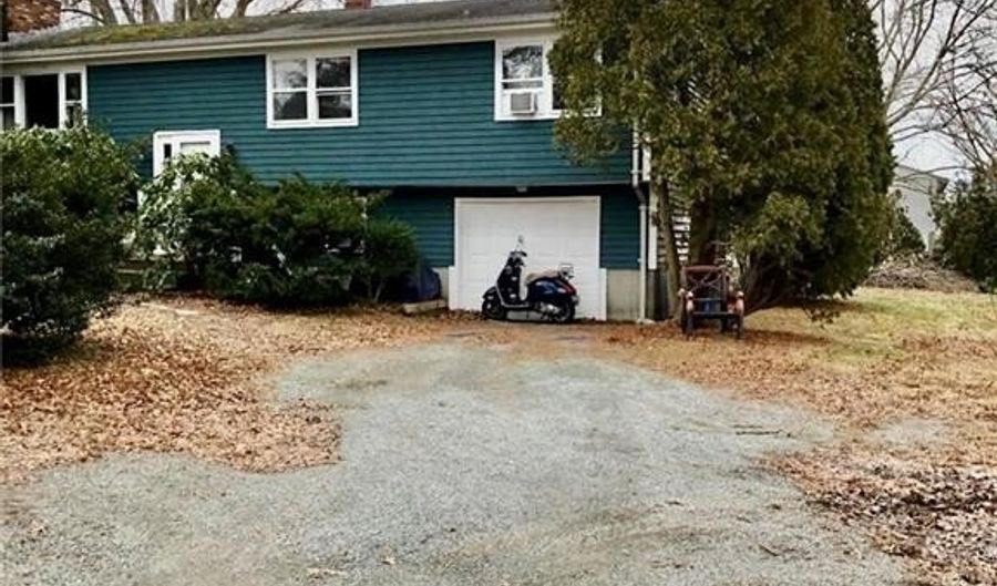 1069 Green End Ave, Middletown, RI 02842 - 3 Beds, 3 Bath