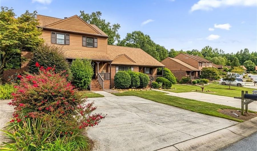 5110 Country Ln, Archdale, NC 27263 - 3 Beds, 3 Bath