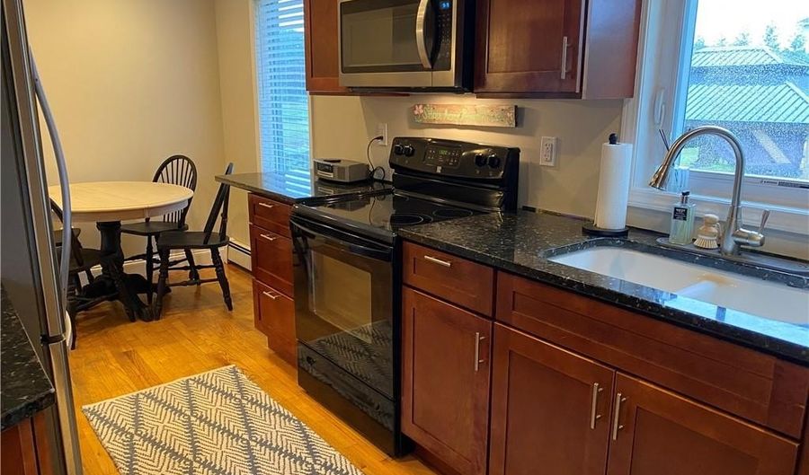 336 Shore Acres Ave, North Kingstown, RI 02852 - 3 Beds, 1 Bath