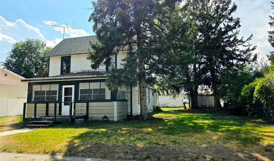 214 S 4th St, Bridger, MT 59014 - 3 Beds, 1 Bath