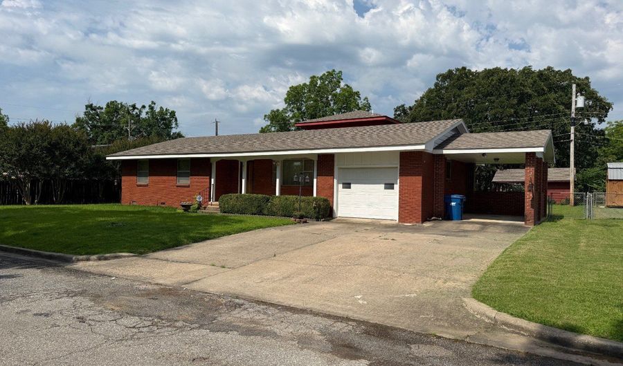 435 N Kay Ave, Atoka, OK 74525 - 4 Beds, 2 Bath