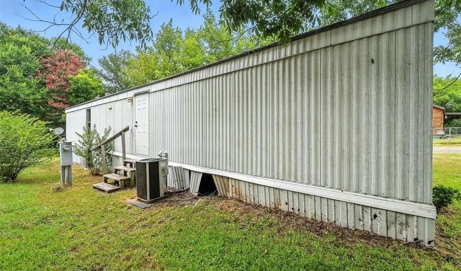 143 White Oak St, Alvarado, TX 76009 - 2 Beds, 2 Bath