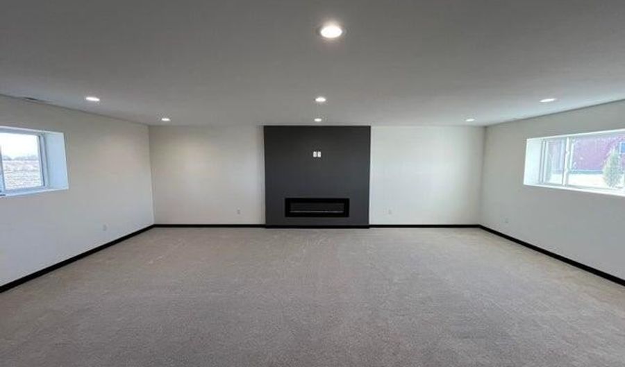 1301 NE 34th Ave, Aberdeen, SD 57401 - 6 Beds, 3 Bath