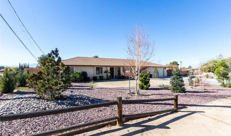 14076 Wawona Rd, Apple Valley, CA 92307 - 3 Beds, 2 Bath