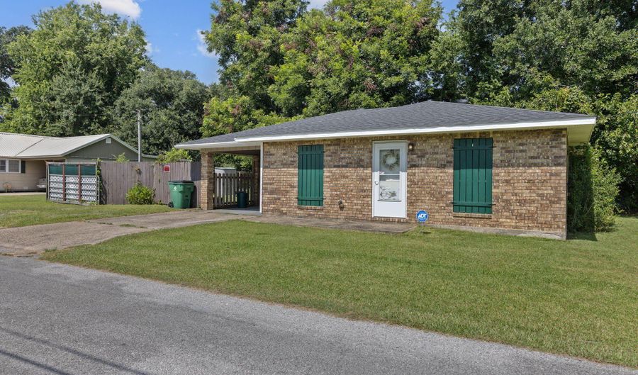 316 Alley St, Abbeville, LA 70510 - 2 Beds, 1 Bath