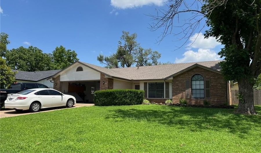 207 Pleasant View Ln, Bentonville, AR 72712 - 3 Beds, 2 Bath