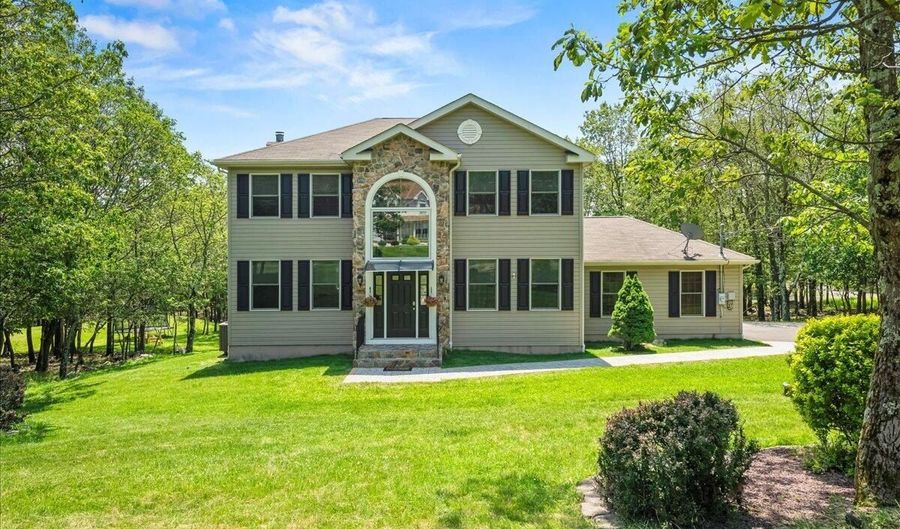 137 Long Vw, Albrightsville, PA 18210 - 4 Beds, 3 Bath