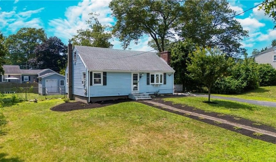 28 Alton Ave, Cumberland, RI 02864 - 4 Beds, 1 Bath