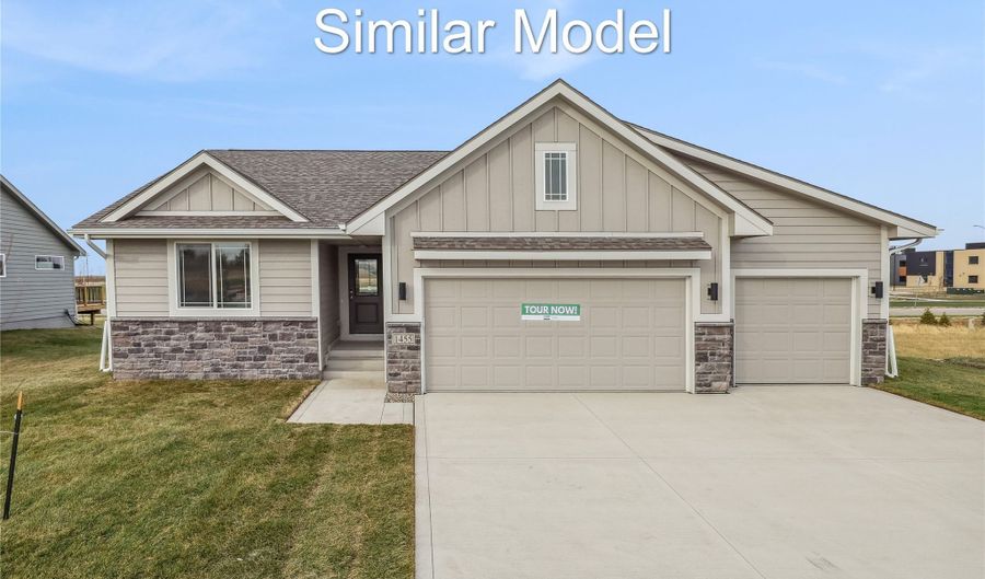 656 34th St SE, Altoona, IA 50009 - 3 Beds, 2 Bath