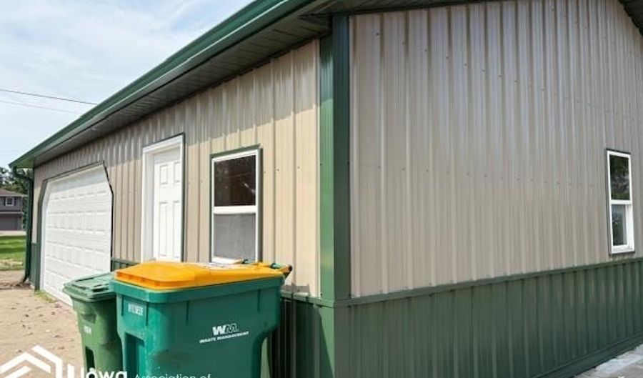 134 E Main St, Agency, IA 52530 - 4 Beds, 2 Bath