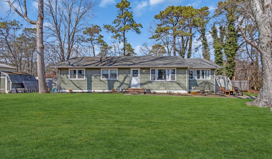 228 Elizabeth Ave, Bayville, NJ 08721 - 3 Beds, 2 Bath