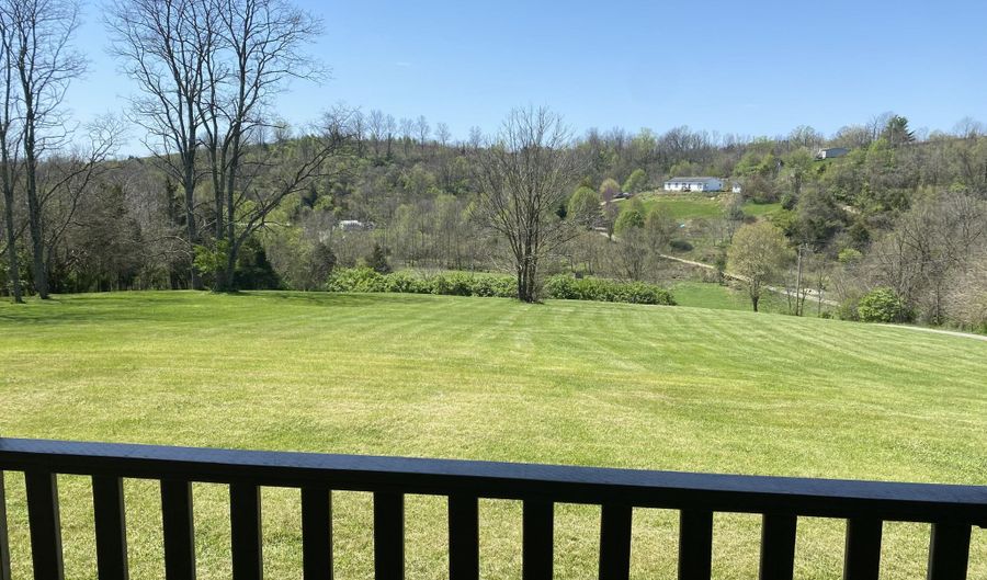 610 Old Ruckerville Rd, Winchester, KY 40391 - 2 Beds, 3 Bath
