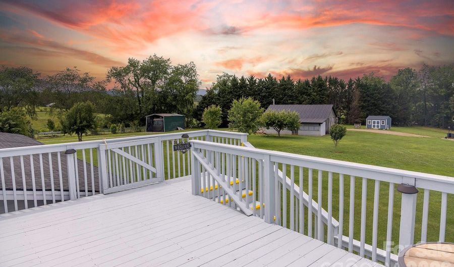 727 Jenkins Valley Rd, Alexander, NC 28701 - 4 Beds, 3 Bath