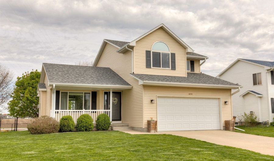 635 25th St SE, Altoona, IA 50009 - 3 Beds, 3 Bath