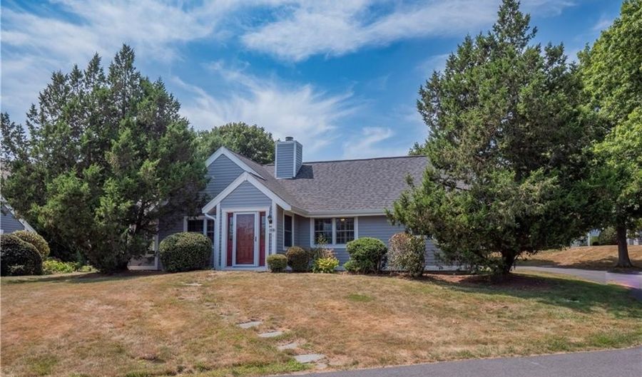 318 Corey Ln 318, Middletown, RI 02842 - 2 Beds, 2 Bath
