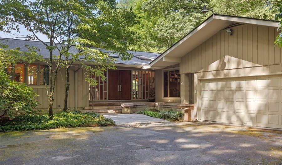240 Laurel Heights Rd, Highlands, NC 28741 - 4 Beds, 3 Bath