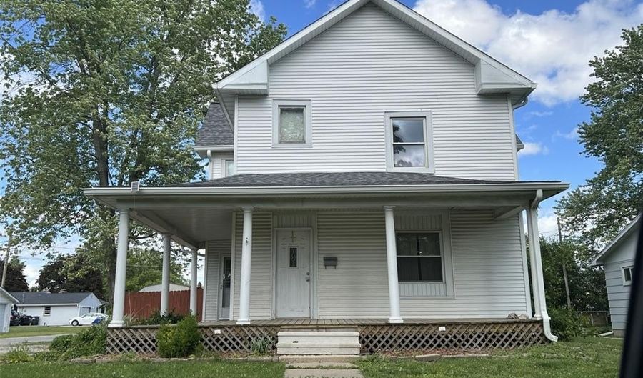 401 S Third St, Altamont, IL 62411 - 4 Beds, 2 Bath