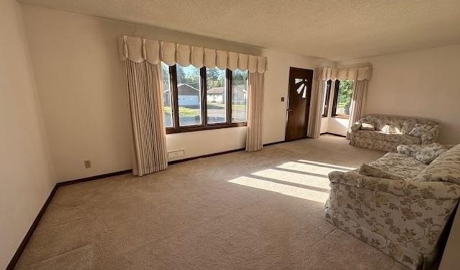 51 Elm Blvd, Babbitt, MN 55706 - 2 Beds, 2 Bath