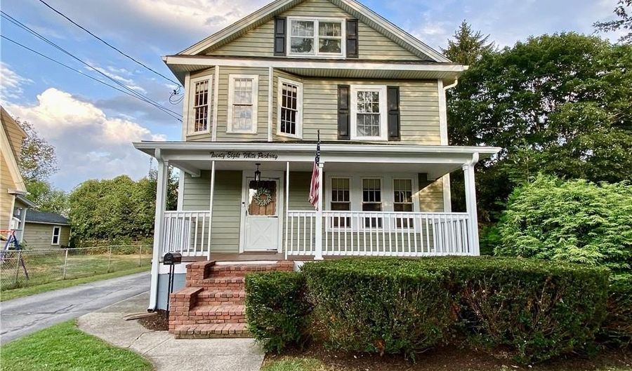 28 White Pkwy, North Smithfield, RI 02896 - 3 Beds, 2 Bath