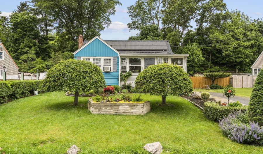 265 Jennings Ave, Bridgeport, CT 06610 - 4 Beds, 2 Bath