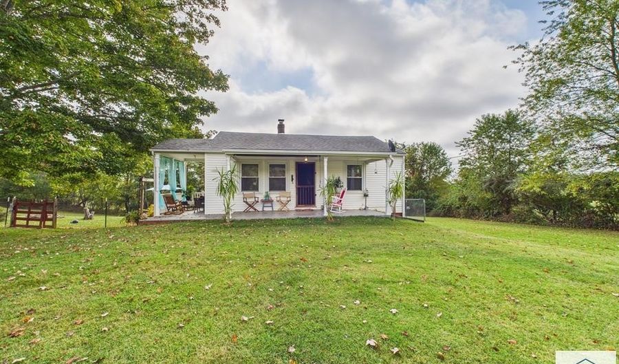 6610 Oak Level Rd, Bassett, VA 24055 - 2 Beds, 1 Bath