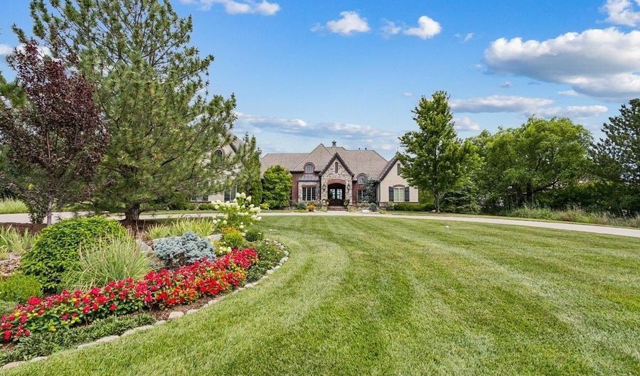 224 E Cedar Ridge Ct, Andover, KS 67002 - 6 Beds, 5 Bath