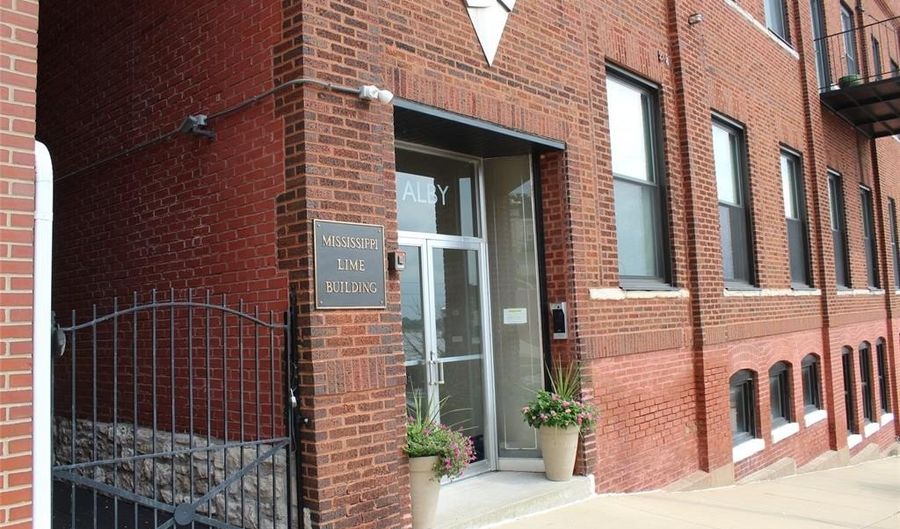 7 Alby St 2, Alton, IL 62002 - 2 Beds, 3 Bath