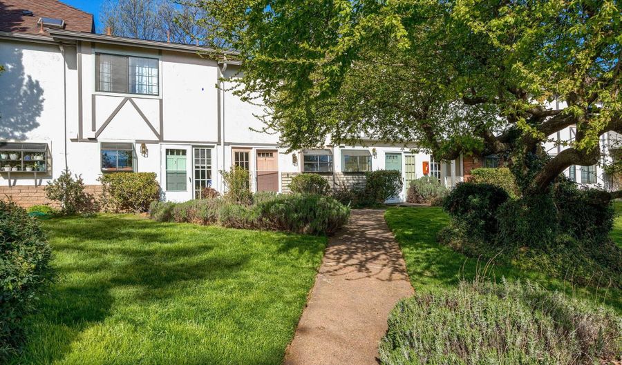 495 Chestnut St 6, Ashland, OR 97520 - 2 Beds, 2 Bath