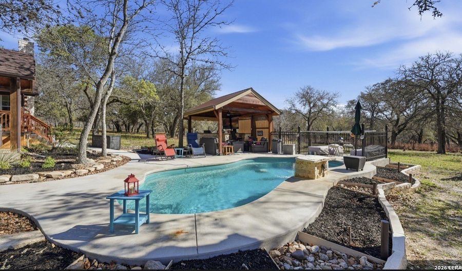 828 SHADY GROVE Ln, Adkins, TX 78101 - 3 Beds, 2 Bath