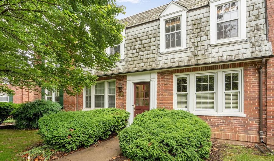 1732 QUEENS Ln 3-187, Arlington, VA 22201 - 2 Beds, 1 Bath
