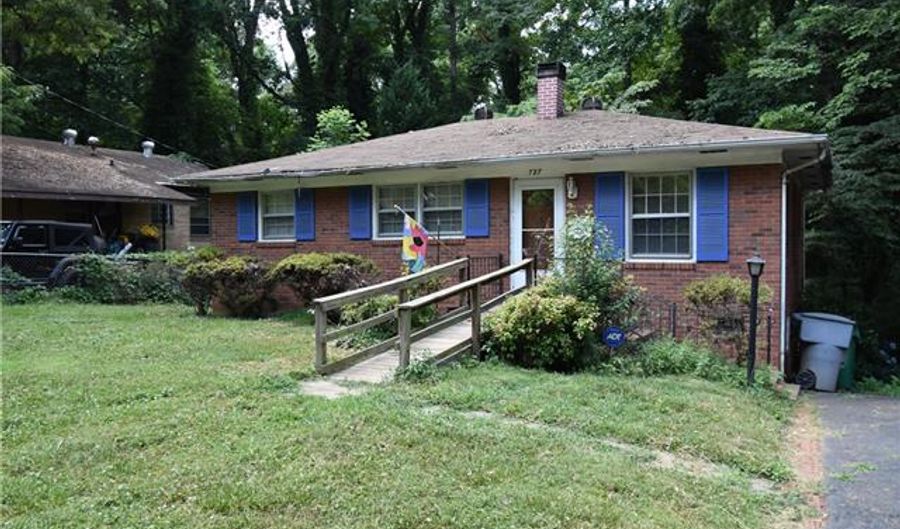 727 Crater St, Charlotte, NC 28205 - 3 Beds, 2 Bath