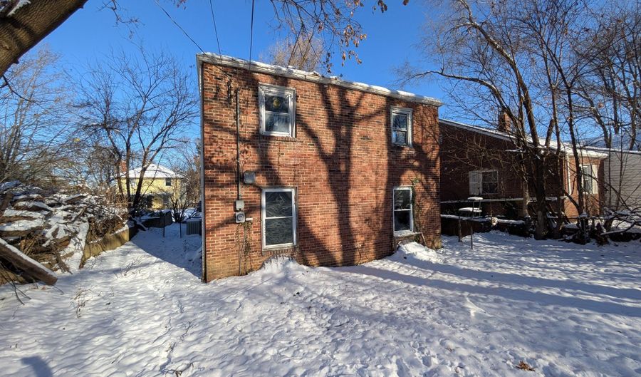 1633 W 10th St, Anderson, IN 46016 - 3 Beds, 2 Bath