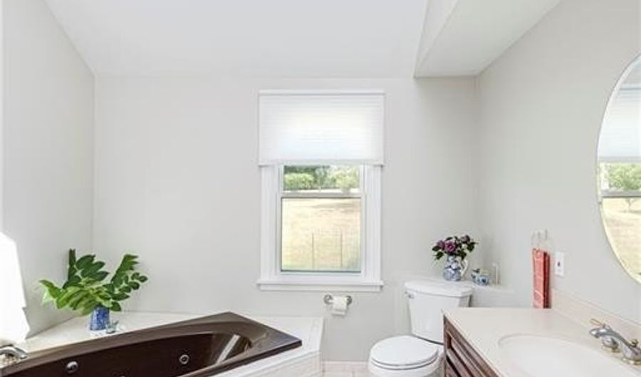 22 JH Dwyer Dr, Middletown, RI 02842 - 3 Beds, 2 Bath