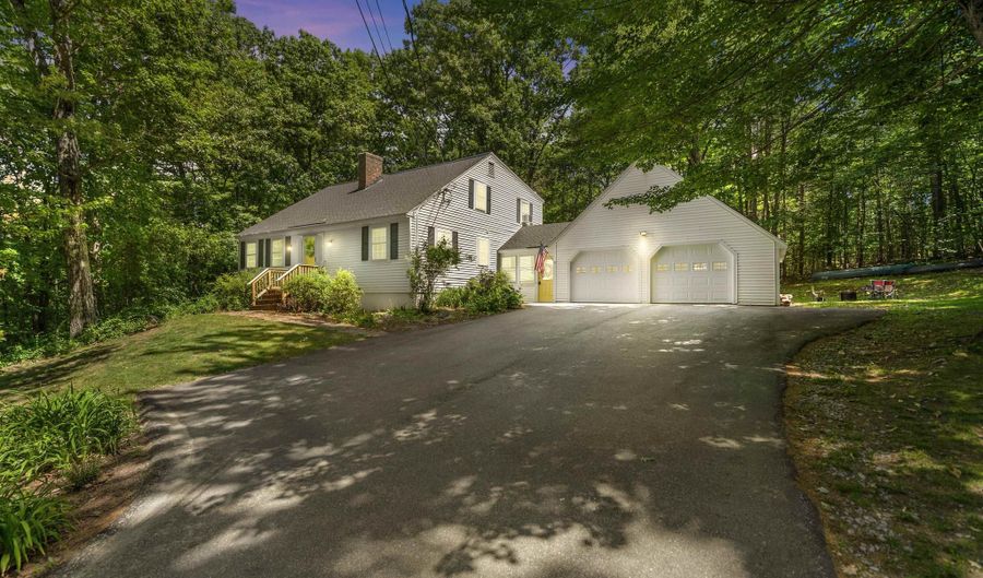 6 Bona Vista Dr, Bow, NH 03304 - 4 Beds, 2 Bath