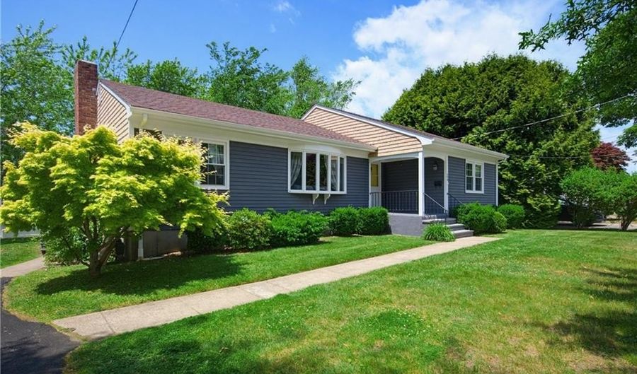 34 Foxhill Ave, Bristol, RI 02809 - 3 Beds, 3 Bath