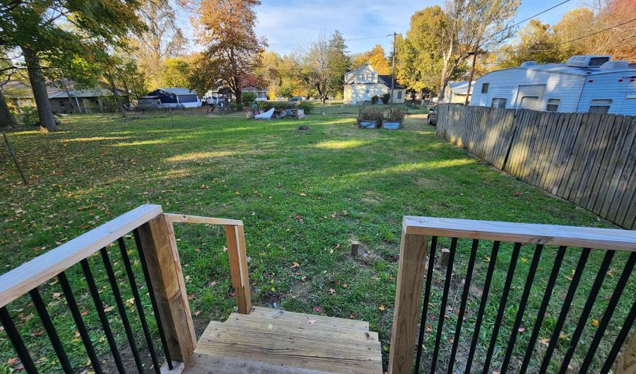 23 W Anderson St, Aurora, MO 65605 - 2 Beds, 1 Bath