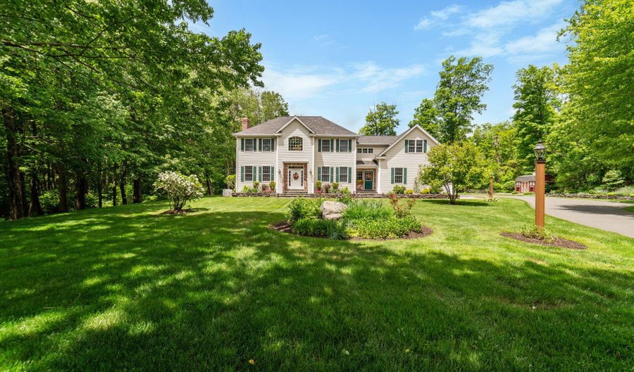 117 Chippenwood Ln, Bristol, CT 06010 - 3 Beds, 3 Bath