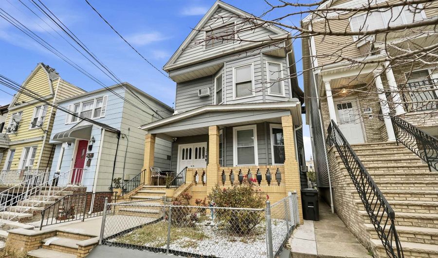 143 W 26TH St, Bayonne, NJ 07002 - 3 Beds, 1 Bath
