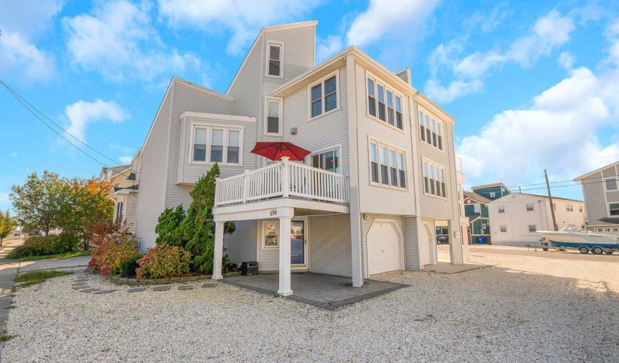694 21ST St, Avalon, NJ 08202 - 4 Beds, 2 Bath