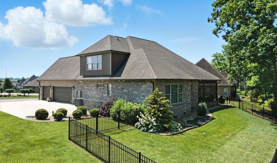 1439 St Thomas Way, Alcoa, TN 37701 - 3 Beds, 3 Bath